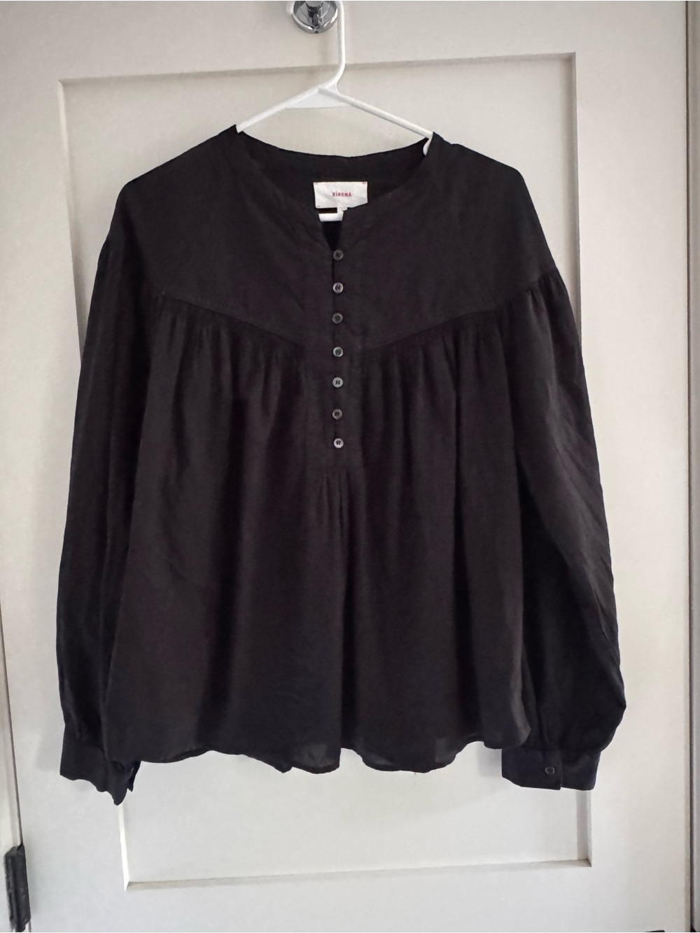 XiRENA Black Long sleeve cotton Blouse. Beautiful details - Picture 2 of 4